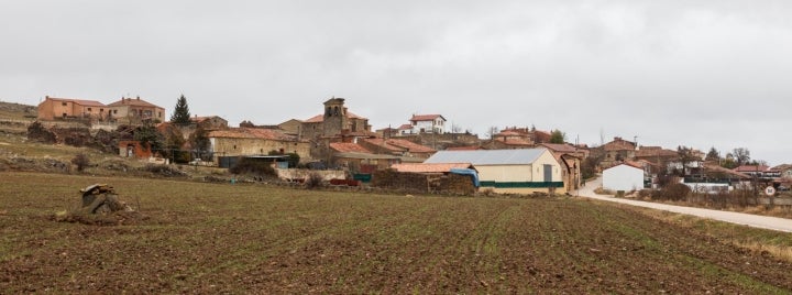 Vista de Velilla de la Sierra. Foto: Diego Delso vía Wikipedia / CC BY-SA.
