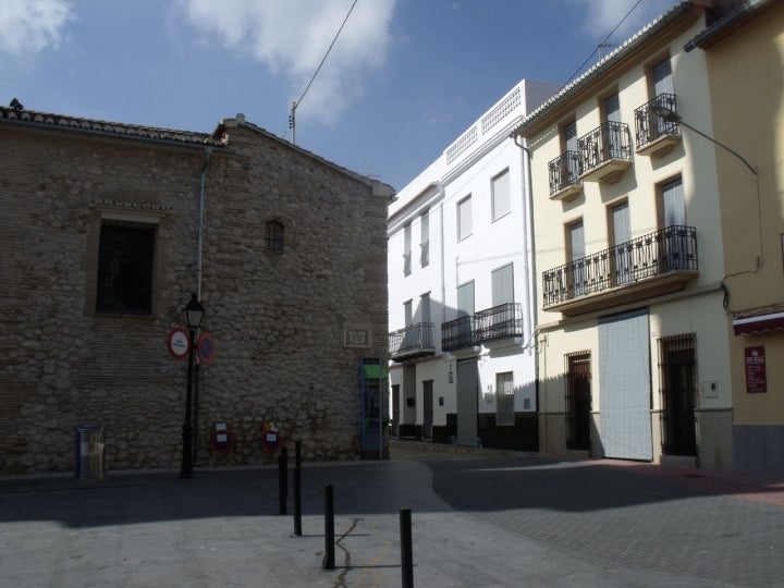 Iglesia de San Jaime Apóstol de Almoines, neoclásica del siglo XIX. Fotografía: 19Tarrestnom65 vía Wikipedia / CC BY-SA.