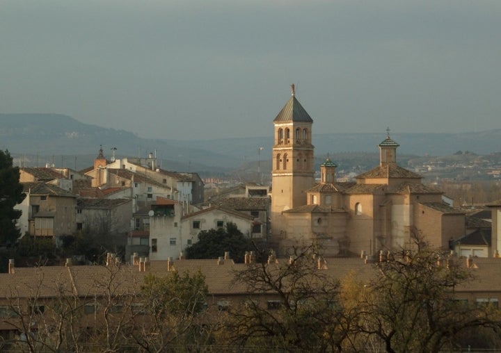 Iglesia de Nuestra Señora de La Piedad del municipio zaragozano de Ainzón. Fotografía: Josep Renalias vía Wikipedia / CC BY-SA.