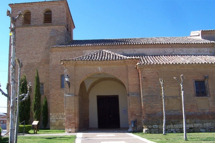 Iglesia de los santos Justo y Pastor en Cuenca de Campos. Foto: Lourdes Cardenal vía Wikipedia / CC BY-SA