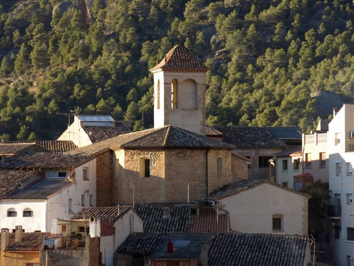 Iglesia Parroquial de La Natividad en Cabacés. Fotografía: Enfo vía Wikipedia CC BY-SA.