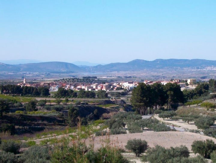 Otos, pueblo valenciano muy atractivo para amantes de las curiosidades y el senderismo. Fotografía: Antars vía Wikipedia / CC BY-SA.