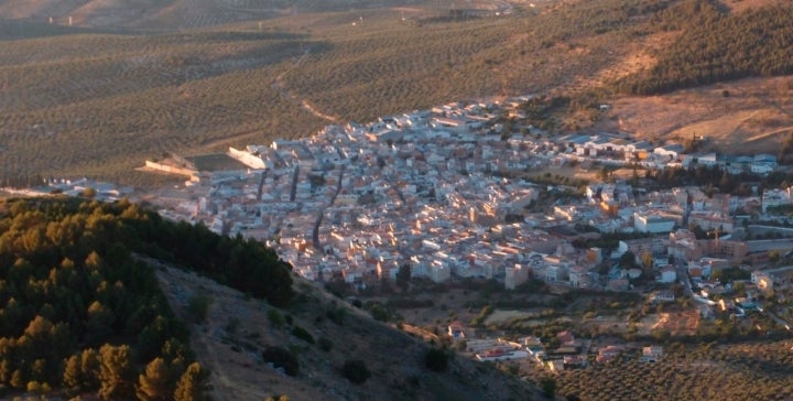 Panorámica del entorno natural que rodea a Jamilena. Fotografía: Veinticuatro de Jahén vía Wikipedia / CC BY-SA.