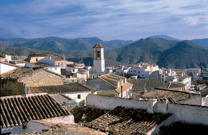 Panorámica de los tejados de Lúcar y de la iglesia parroquial. Fotografía: Servicio Provincial de Turismo de Almería.