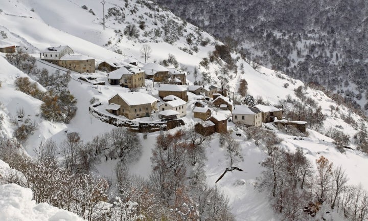 Estampa invernal de Cangas del Narcea.