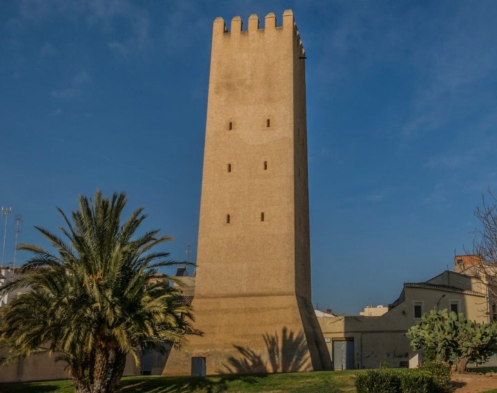 La azotea de la Torre Racef ofrece unas magníficas vistas de Almussafes y la huerta. Fotografía: Vicenç Salvador Torres vía Wikipedia / CC BY-SA.