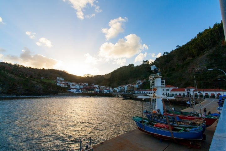 Tazones, visto desde el muelle del Puerto. Foto:  David A.L. via Visualhunt /  CC BY