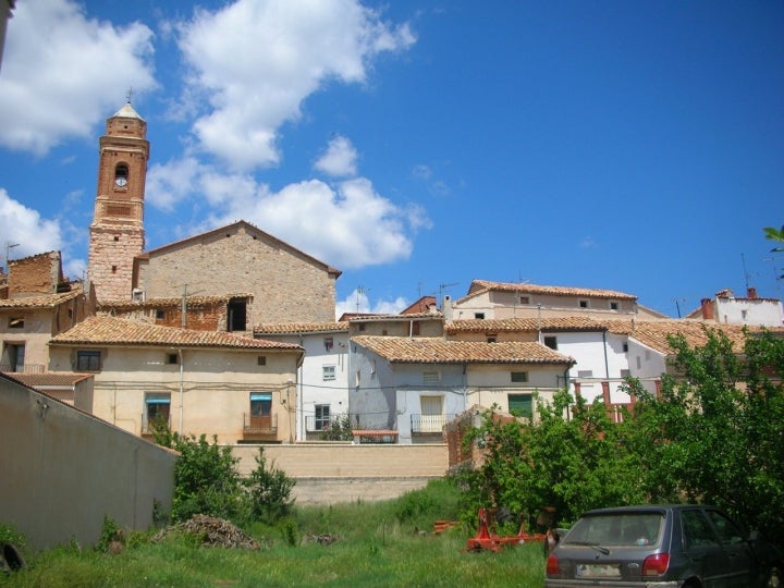 Campanario de la iglesia de Vivel del Río Martín. Foto: Xufanc vía Wikipedia / CC BY-SA.