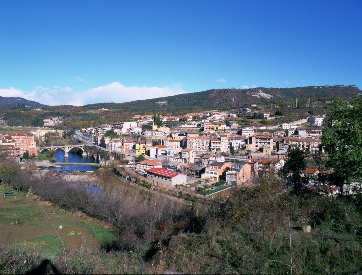 Panorámica de Sant Quirze de Besora con el río Ter a la izquierda. Fotografía: Comarca de Osona.