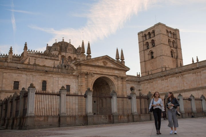 Plaza de la Catedral, centro de efervescencia turística de la localidad. Fotografía: Guía Repsol.