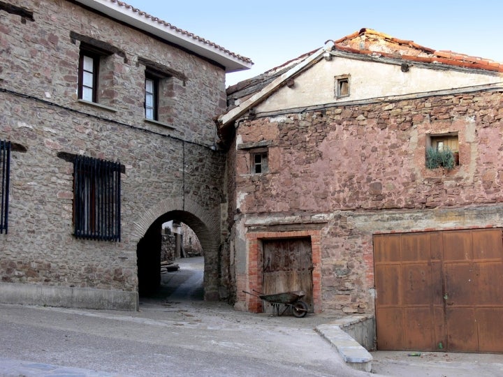 Plaza de Almazara de Cameros. Foto: Pigmentoazul via Wikipedia CC BY-SA