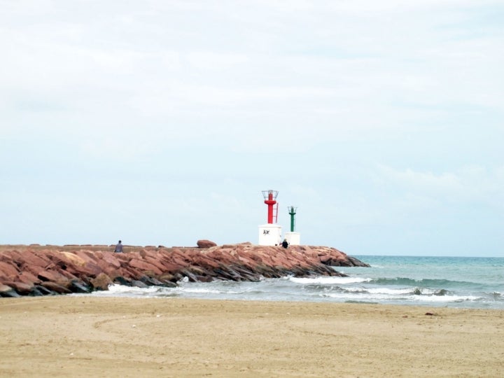 Vista de la Playa de Massamagrell. Fotografía: Tuquequeviajero vía Wikipedia / CC BY-SA.