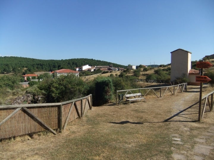 Vista del pueblo de Cueva del Hierro. Foto: Feliuvilassar vía Wikipedia / CC BY-SA