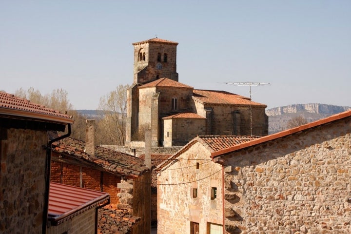 Vista pueblo e iglesia. Foto: Maintenance Script via Wikipedia / CC BY-SA.