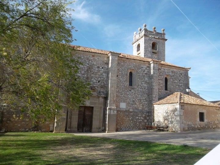 Iglesia de Nuestra Señora de los Remedios en Miralrío. Foto: Oilisab vía Wikipedia