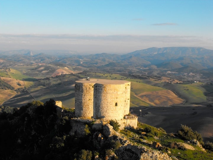 Castillo de Cote, en el municipio sevillano de Montellano. Fotografía: Dave Massie vía Wikipedia / CC BY-SA.