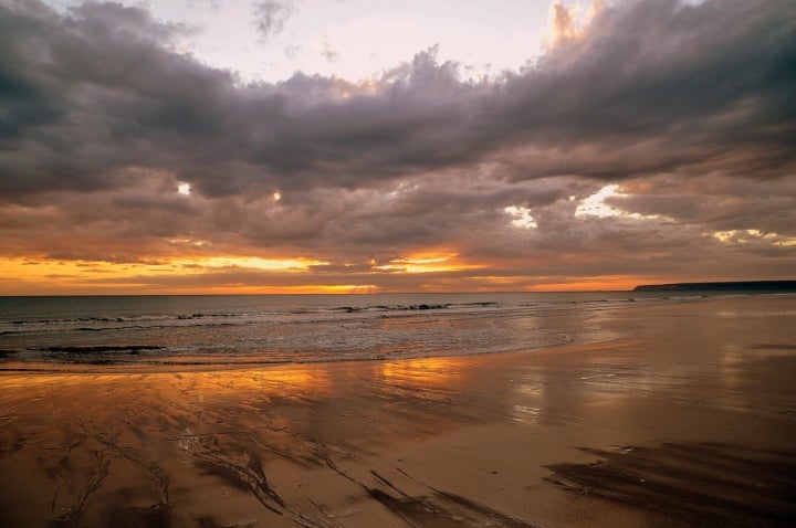 Atardecer en la playa de Zahara. Foto: Killeando via Wikipedia / CC BY