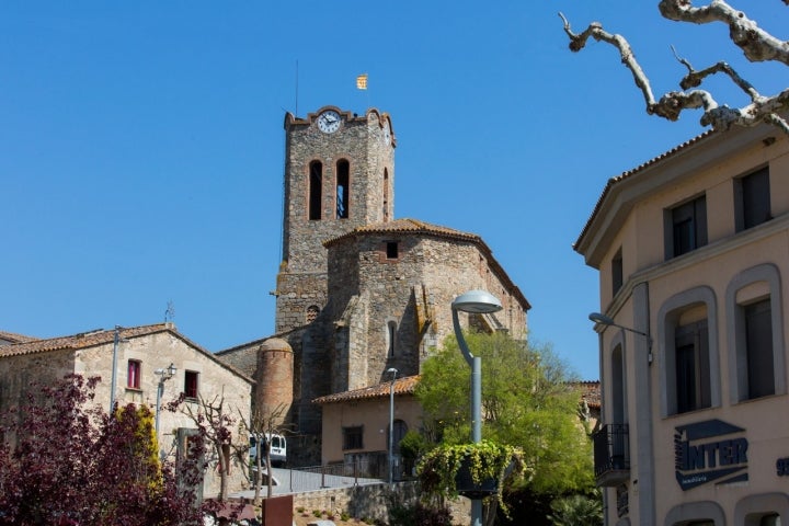 Iglesia Parroquial de Dosrius, municipio barcelonés rodeado de bosques. Fotografía: Comarca Maresme.