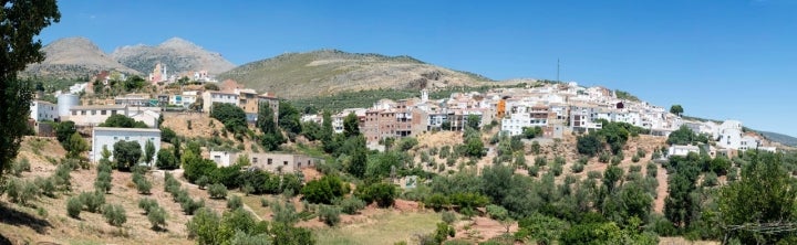 Vista general de Bélmez de la Moraleda, pueblo unicado en el Parque Natural de Sierra Mágina. Fotografía: Cortesía de la Diputación de Jaén.