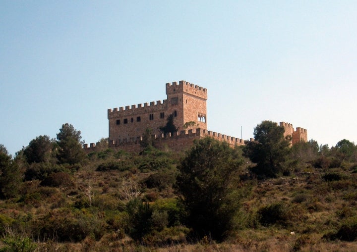 Castillo de Masllorenç. Pese a su apariencia, fue construido por un vecino bien entrado el siglo XX. Foto: Till F. Teenck vía Wikipedia / CC BY-SA.