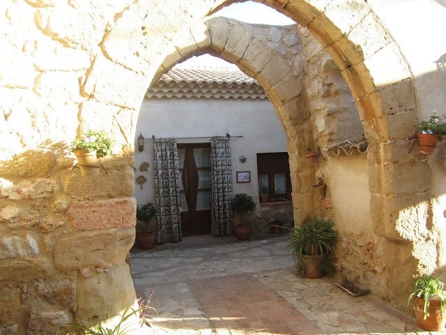 Acceso a una casa de El Toboso