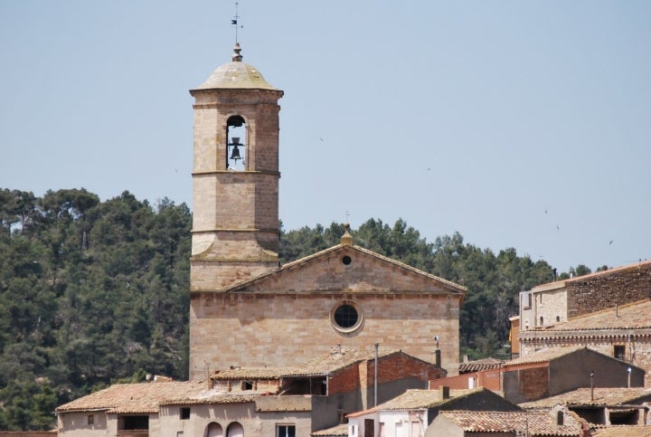Torre de la iglesia de Santa María en Omells de na Gaia. Foto: Eudald Maestro vía Wikipedia