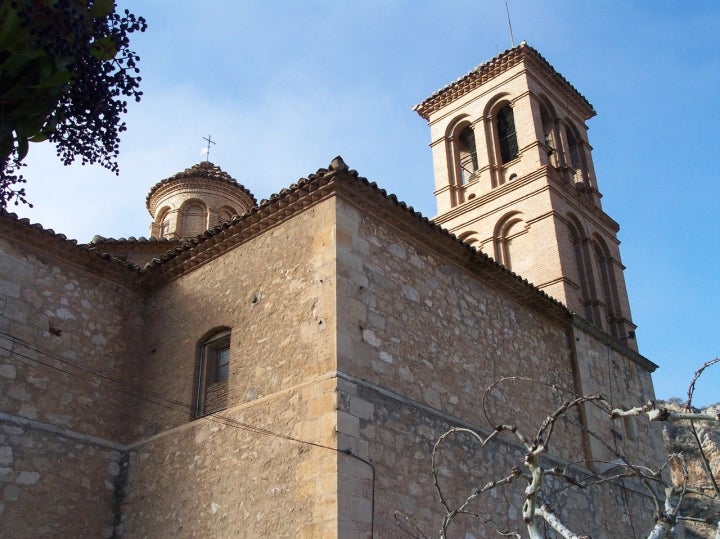 Iglesia de la Natividad de la Virgen, templo barroco del siglo XVII con torre mudéjar. Fotografía: Deivid vía Wikipedia.
