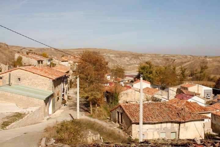 Casas de Bañuelos de Bureba. Foto: HCPUNXKID vía Wikipedia / CC BY-SA.