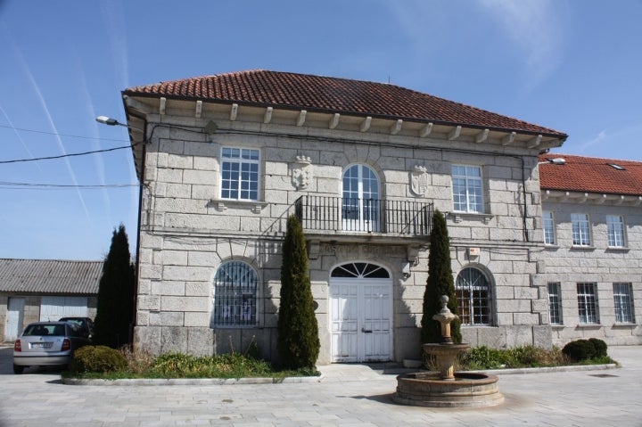 Casa do Concello de O Irixo. Foto: Lameiro vía Wikipedia / CC BY-SA