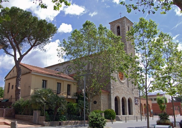 Iglesia Parroquial de San Cristóbal de Begues, construida a mediados del siglo XX. Fotografía: Ayuntamiento de Begues.