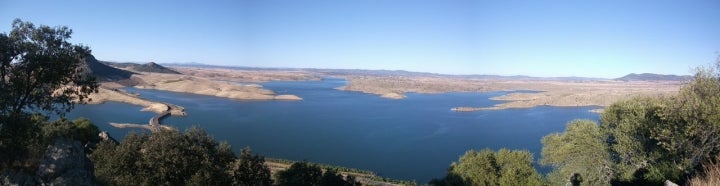 El Embalse de la Serena baña el término municipal de Garlitos, pueblo de la provincia de Badajoz. Fotografía: Feranza vía Wikipedia / CC BY-SA.