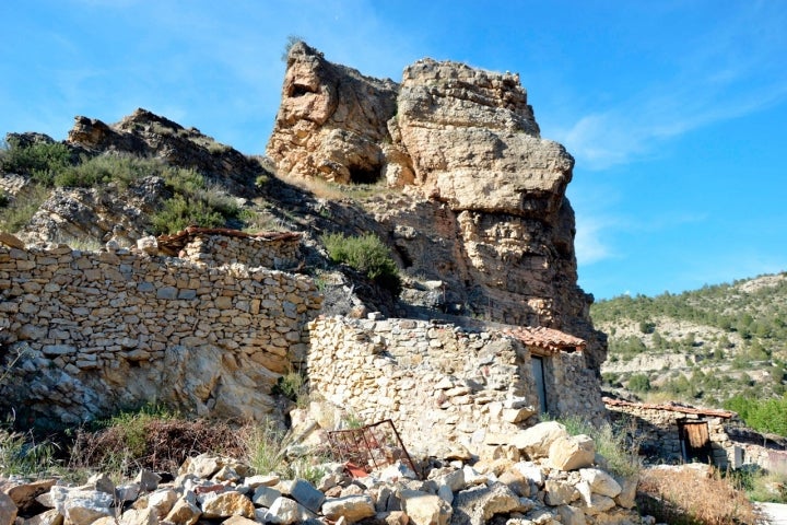 Restos del castillo de Tormón. Foto: Alfredo Sánchez Garzón vía Wikipedia / CC BY-SA.