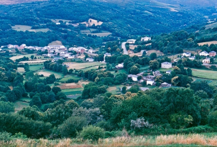 Triacastela, todo un emblema para los amigos del Camino de Santiago francés. Fotografía: Cortesía Turismo de Galicia.
