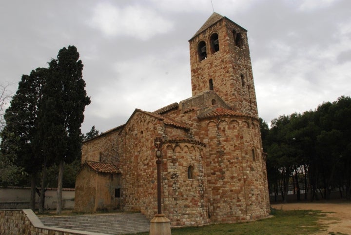 Iglesia románica de Santa María, el templo más importante de Barberà del Vallès. Fotografía: Comarca del Vallés Occidental.