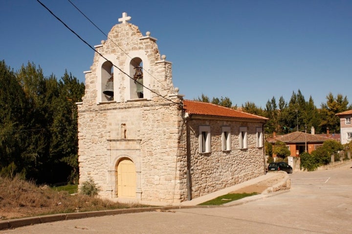 Iglesia de Molgosa, pueblo del minicipio de Valle de las Navas. Foto: Maintenance Script vía Wikipedia / CC BY-SA