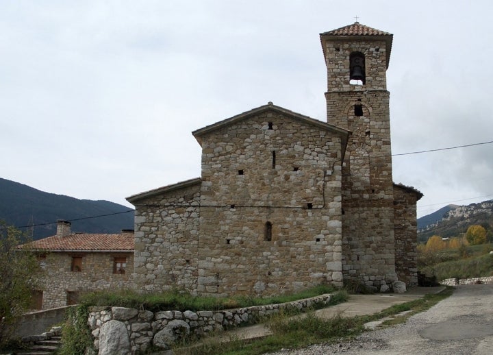 Exterior de la Santa Cecilia de Fígols, edificada en estilo románico. Fotografía: Lohen11 vía Wikipedia.