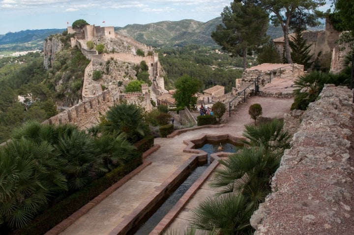 El Castillo de Xátiva, compuesto por dos fortificaciones, es divisable desde toda la ciudad. Fotografía: ospado vía Visual Hunt /  CC BY-ND.
