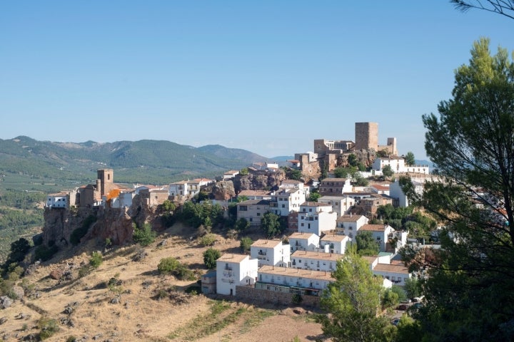 Panorámica general del pueblo de Hornos, con su castillo árabe a la derecha. Fotografía: Francisco Calero Cortesía de la Diputación de Jaén.