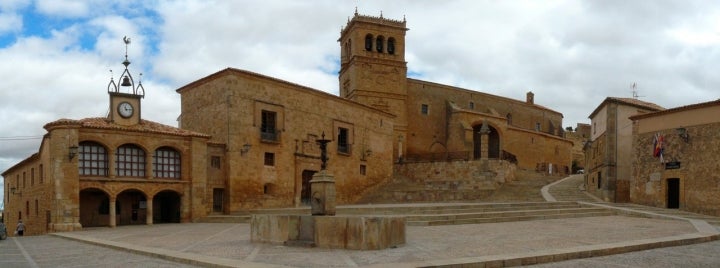 Plaza Mayor de Morón de Almazán. Foto: Rowanwindwhistler vía Wikipedia / CC BY-SA.