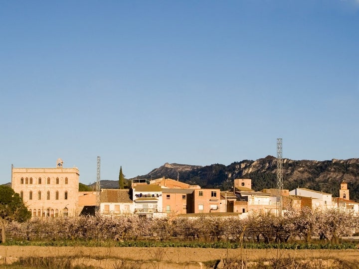 Vista del pueblo de Vinebre, en la margen izquierda del Ebro.Foto: Patronat de Turisme Terres de l'Ebre Diputaciò de Tarragona vía Wikipedia /CC BY-SA