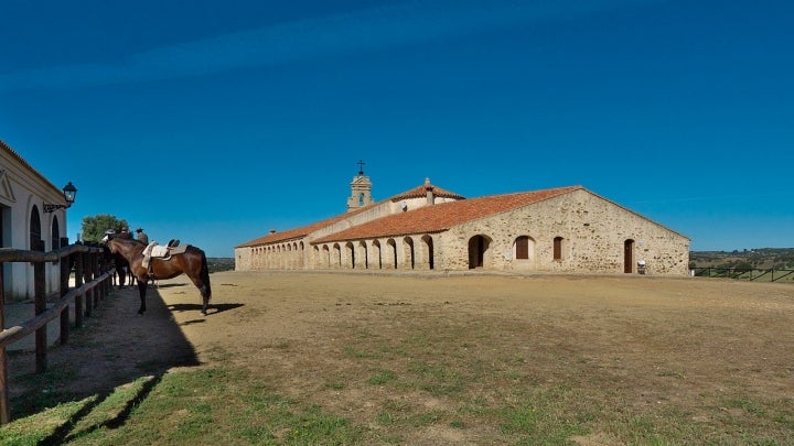 Ermita de San Benito Abad en Montes de San Benito, El Cerro de Andévalo. Foto: Jl FilpoC via Wikipedia / CC BY-SA.