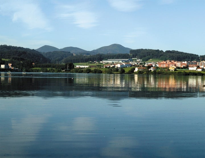 Pantano de Trasona, conocido en todo el mundo por sus competiciones de Piragüismo . Foto: Turismo de Asturias.