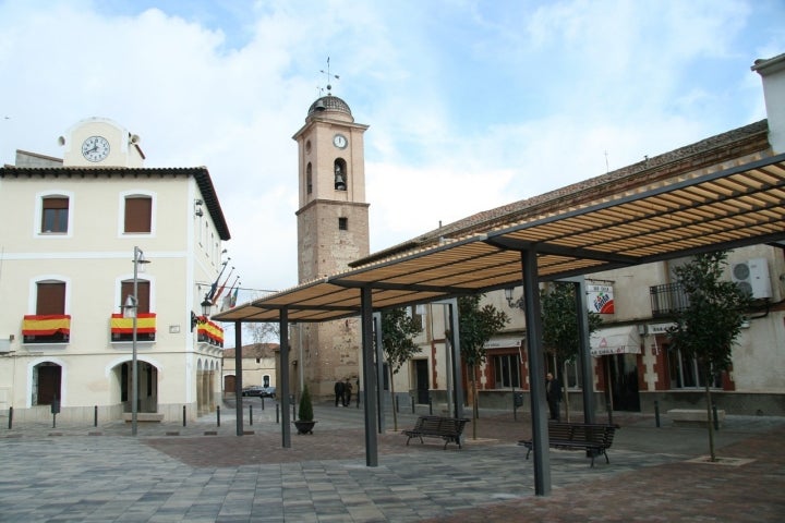 Plaza de la Constitución de Belvís de la Jara. Foto: Cuenqui via Wikipedia / CC BY-SA