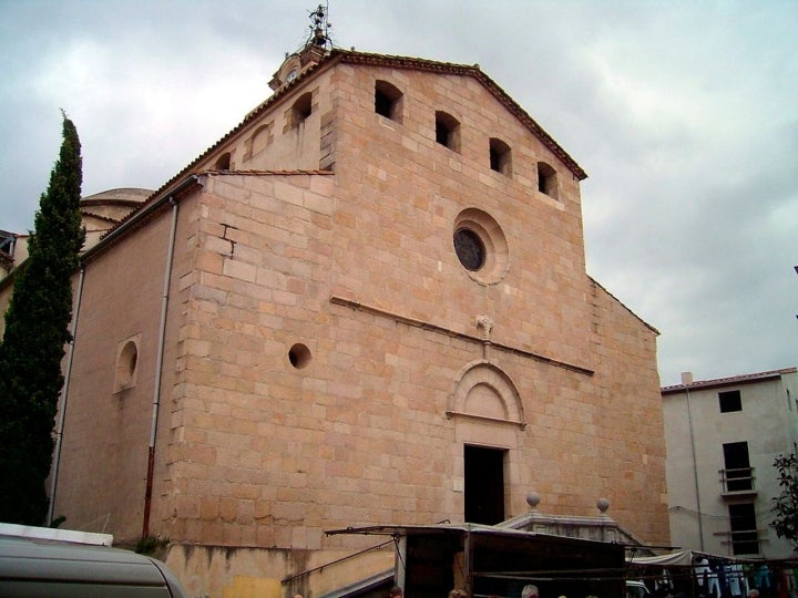 Iglesia parroquial de Santa Coloma de Farners. Fotografía: Friviere vía Wikipedia / CC BY.