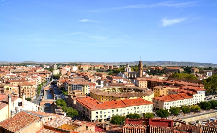 Panorámica de Tarazona, con la bella plaza de toros en primer término.