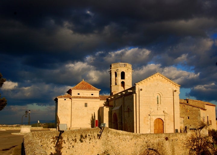 Iglesia de Santa María, del siglo XII, en el municipio barcelonés de Sant Martí Sarroca. Fotografía: Ángela Llop vía Visual Hunt.