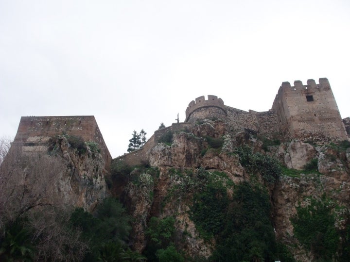 Castillo de Salobreña, uno de los grandes símbolos de este pueblo granadino. Fotografía: Javi Guerra Hernando vía Wikipedia / CC BY-SA.