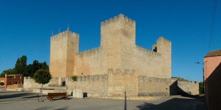 Castillo de Encinas de Esgueva. Foto: Rowanwindwhistler vía Wikipedia / CC BY-SA