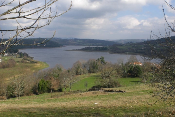 Embalse de Portodemouros en Vila de Cruces. Foto: Cortesía de la Diputación de Pontevedra
