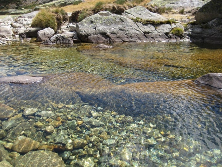 Poza en la Garganta de los Caballeros. Foto: Chaluco vía Wikipedia / CC BY-SA.